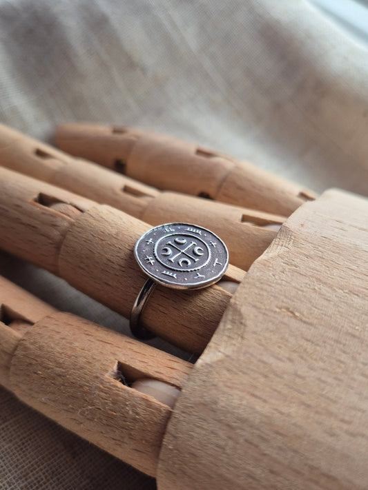 Banlaoch coin ring - size Q