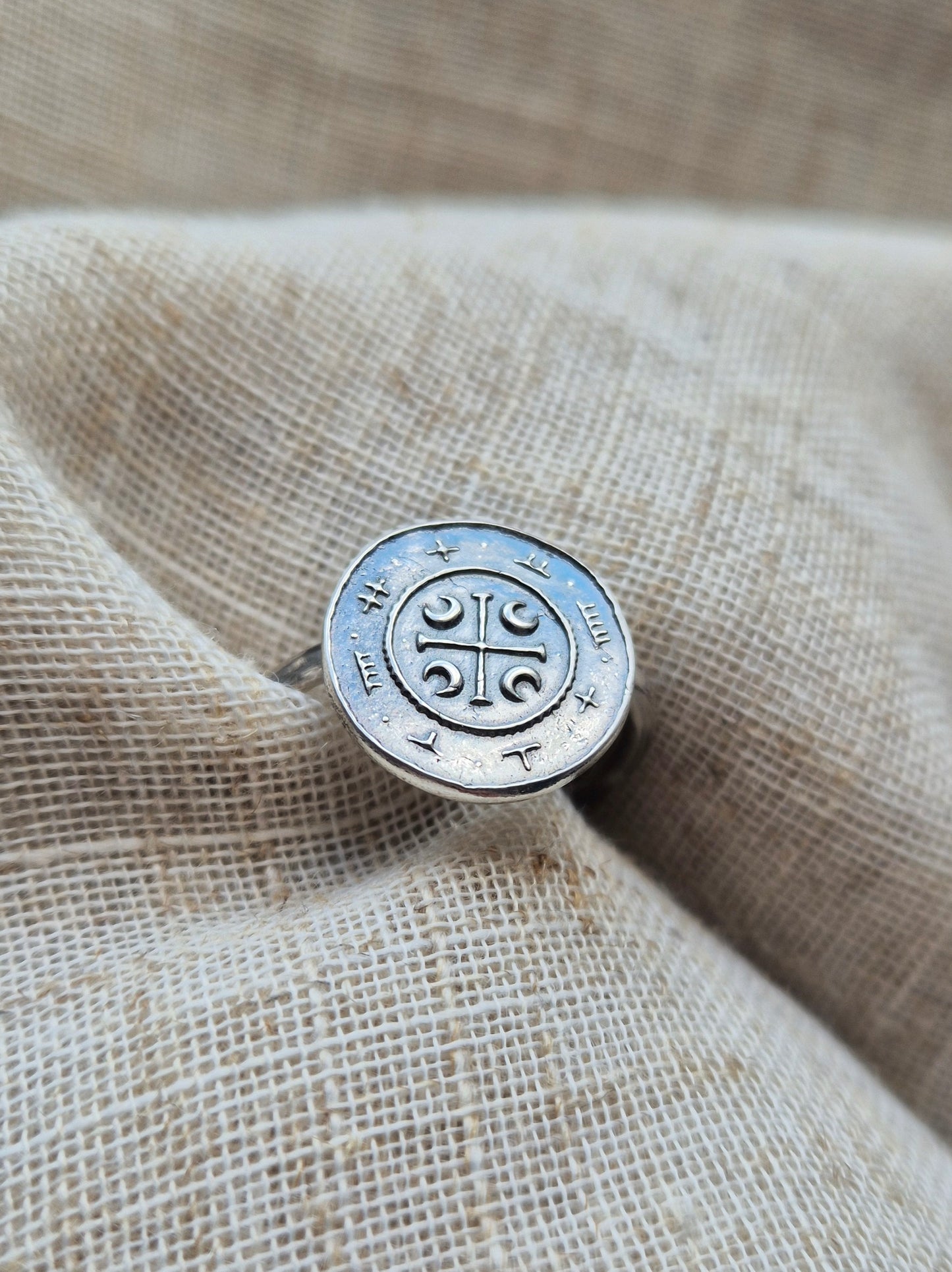 Banlaoch coin ring - size Q