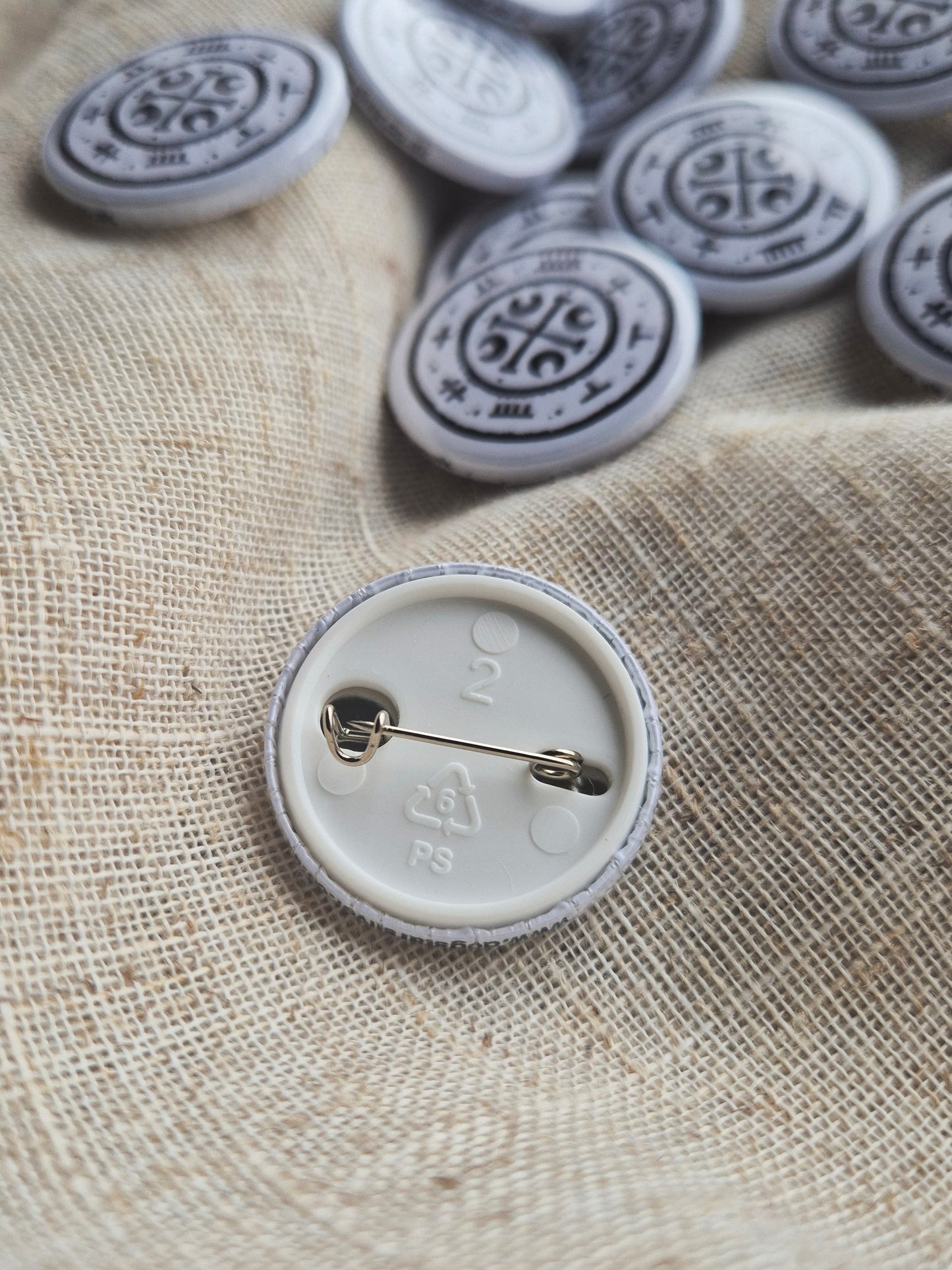 Banlaoch button badge pin