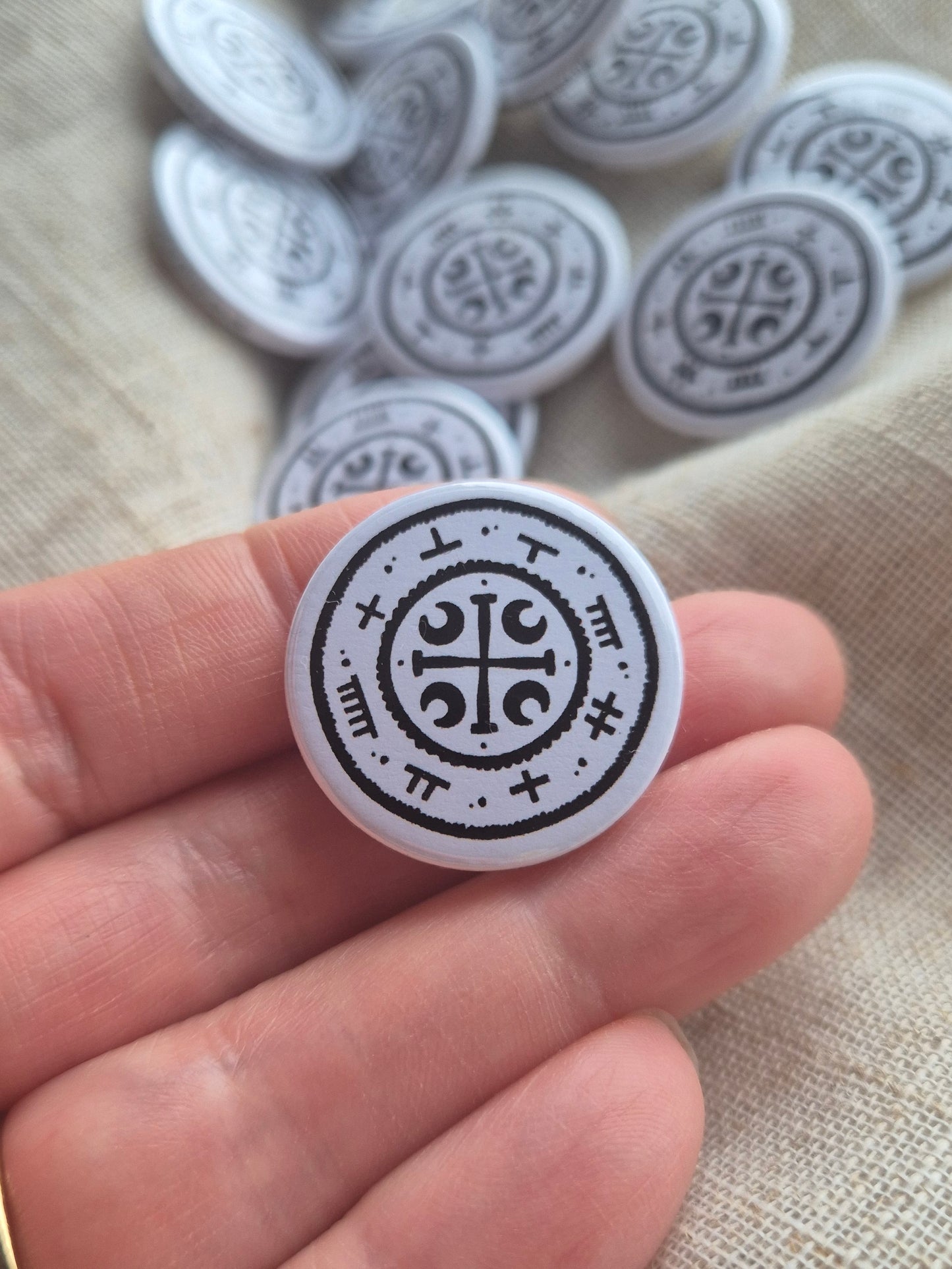 Banlaoch button badge pin
