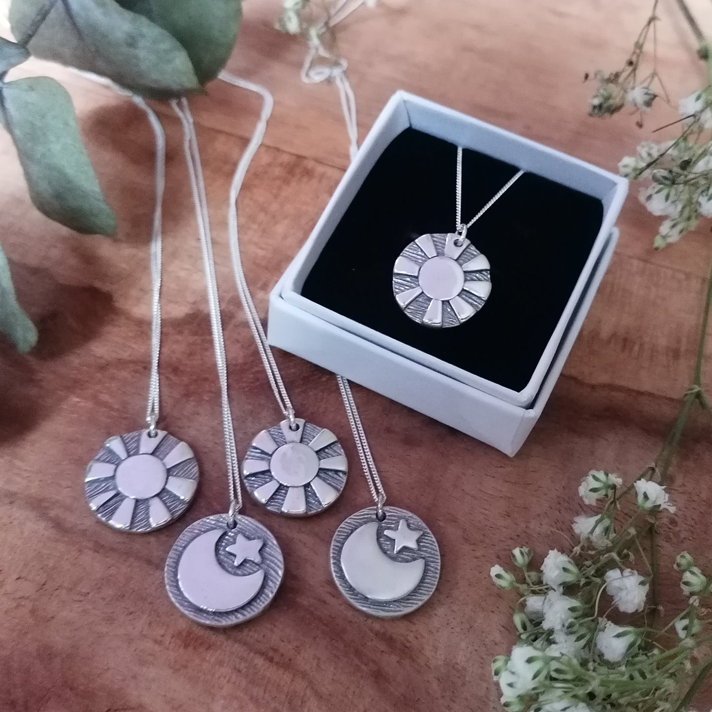 Reversible day and night pendants