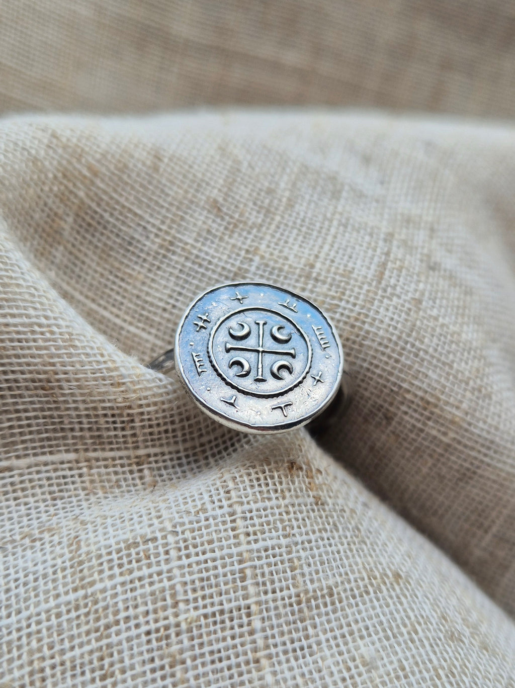 Banlaoch coin ring - size Q