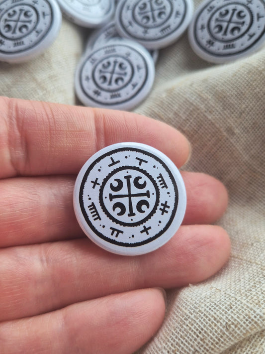 Banlaoch button badge pin