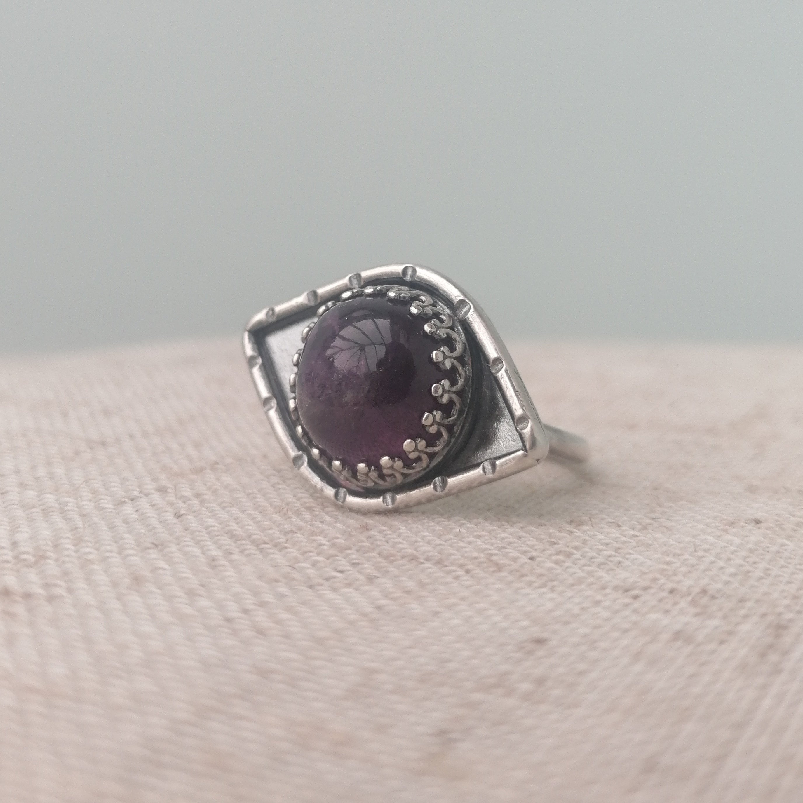 Amethyst eye ring - size M - one available
