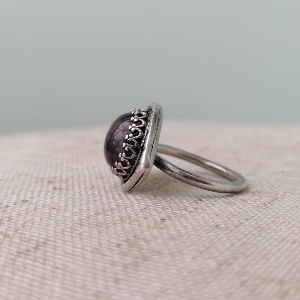 Amethyst eye ring - size M - one available