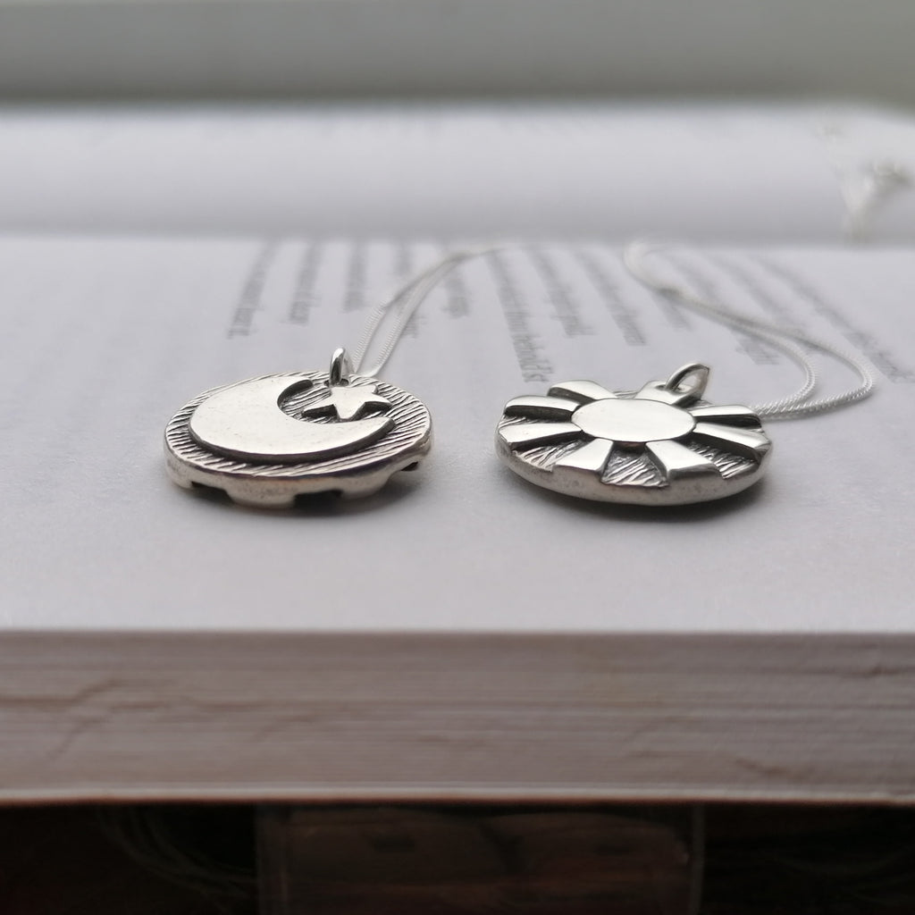 Reversible day and night pendants
