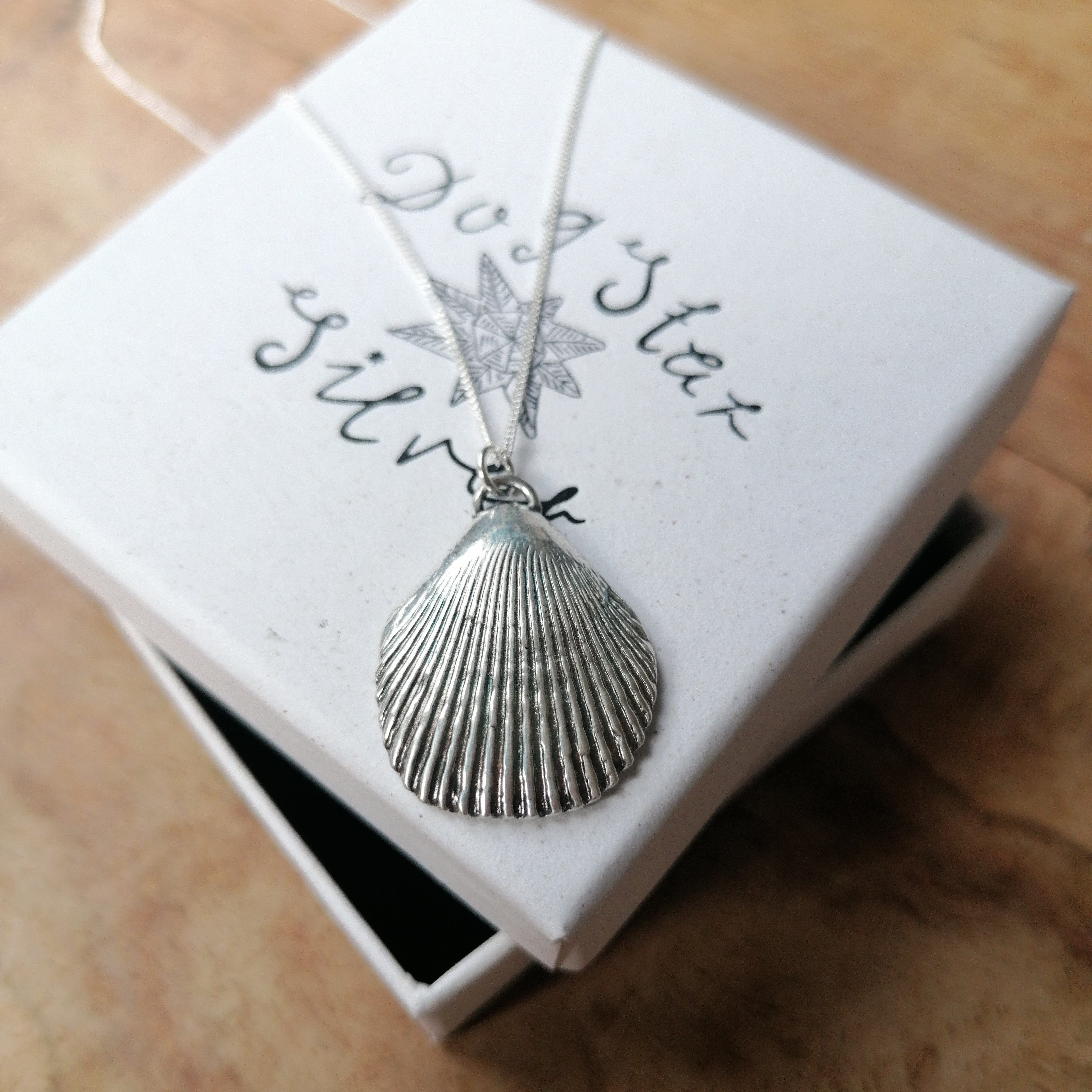 Scallop shell pendant